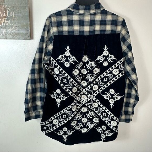 Soft surroundings velvet and crochett shirt - Picture 2 of 8